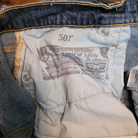 Levi's Denim Shorts Size 32 Button Fly 501 Raw Hem High Rise Medium Dark Stretch - Picture 4 of 12